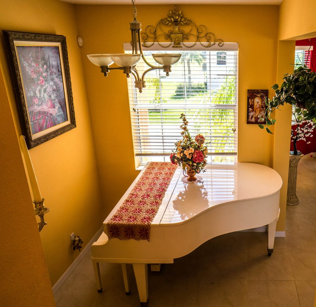 Using improper equipment is one of the mistakes to avoid when moving your piano!