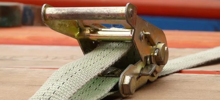 straps