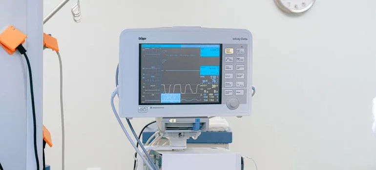 A monitor that can be a problem when transferring medical equipment.