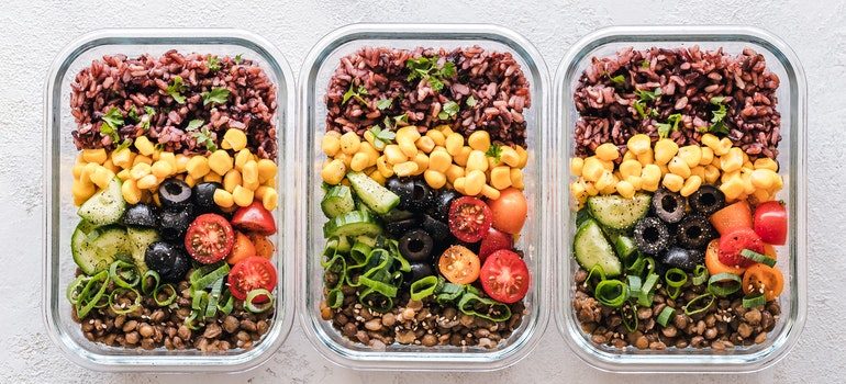 Moving day meal plan example - vegetarian dish in tupperware.