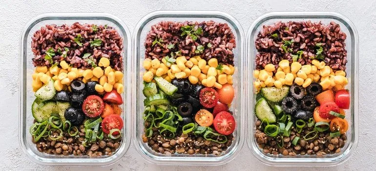 Moving day meal plan example - vegetarian dish in tupperware.