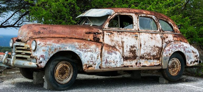 Rusty car