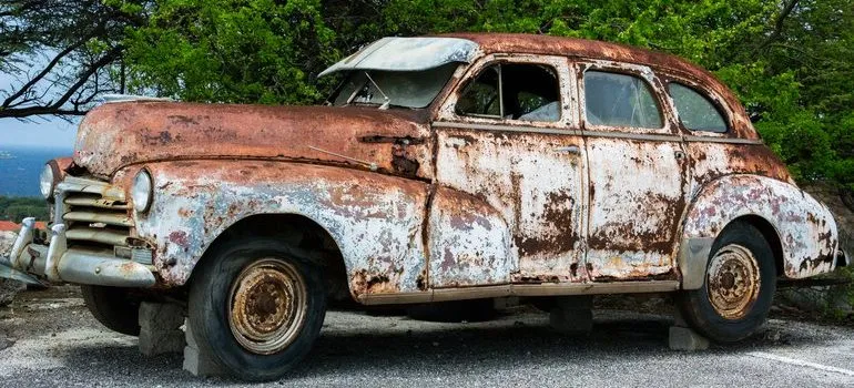 Rusty car