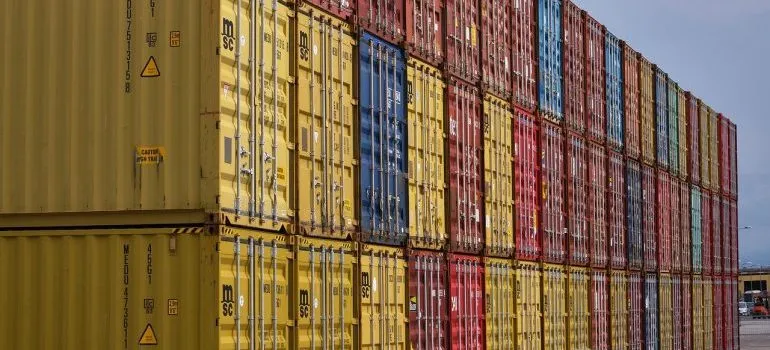Finding shipping containers near you can be simple with the help of Peasley Moving & Storage.