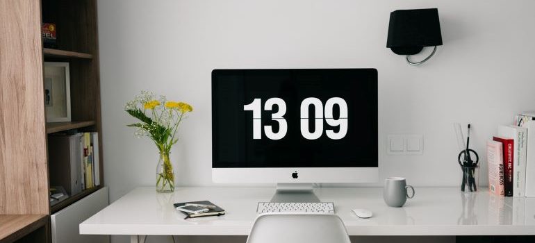 Digital clock on screen