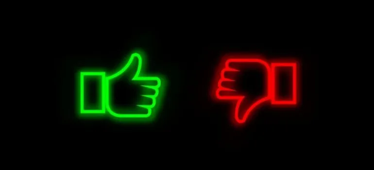 Thumbs up and thumbs down.