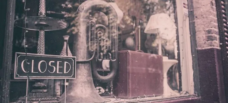 A closed sign in front of an antique store.