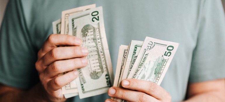 hands counting money
