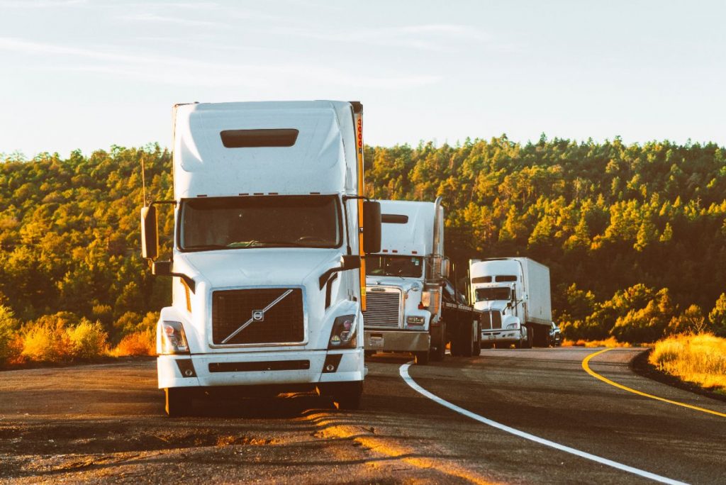Long distance movers vs van lines trucks on the road