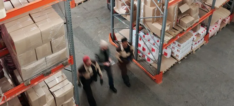 people who know about mistakes when renting a commercial warehouse