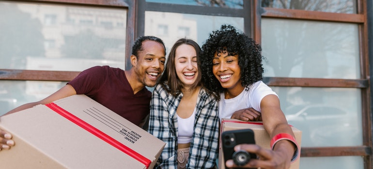 people planning short distance move