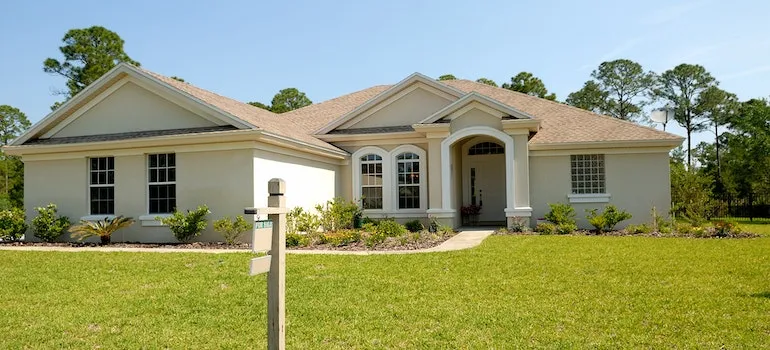 A SALE sign is in front of a house.