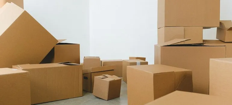 using short-term self storage when moving boxes of items in a room