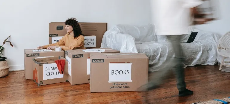 happy couple unpacking their stuff and avoiding risks of moving without preparation