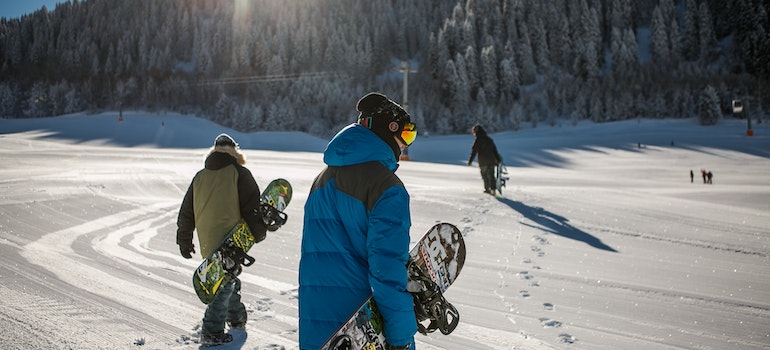people snowboarding as one of the best things to do in Boise in the winter