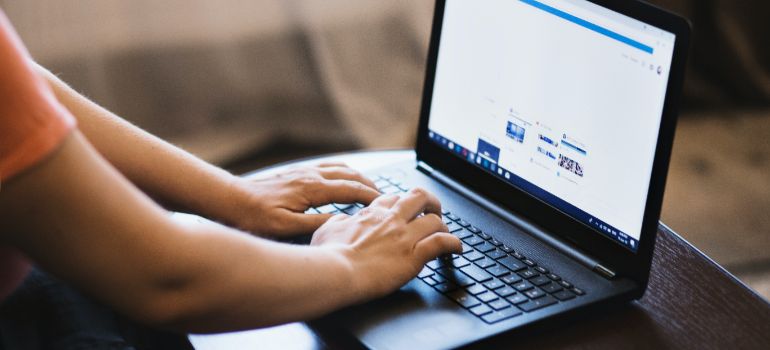 A person choosing the commercial moving company online