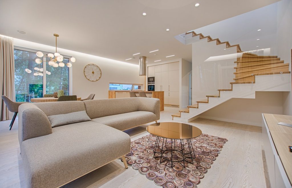 a tidy luxurious living room