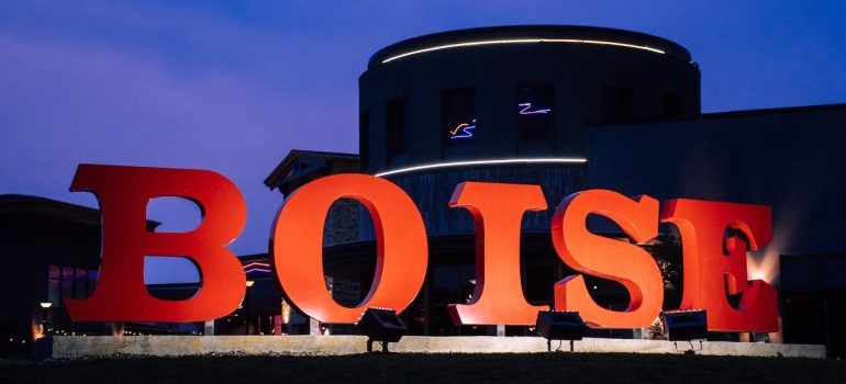 a Boise sign in front of a building